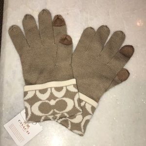 NWT Coach Gloves in Camel/Ivory